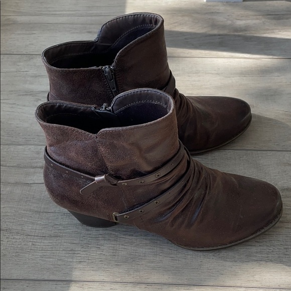 BareTraps ROMA bootie, size 10 - Picture 3 of 9